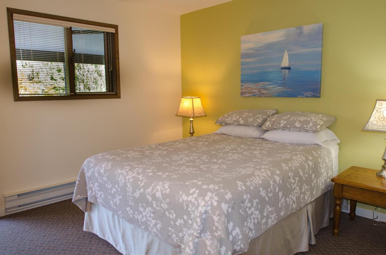 St Andrews By The Lake Golf Resort Kaleden Экстерьер фото