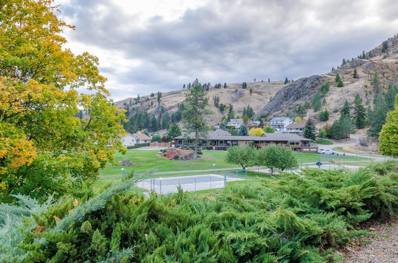 St Andrews By The Lake Golf Resort Kaleden Экстерьер фото